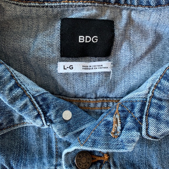 COPY - BDG Cropped Denim Jacket - Picture 2 of 3